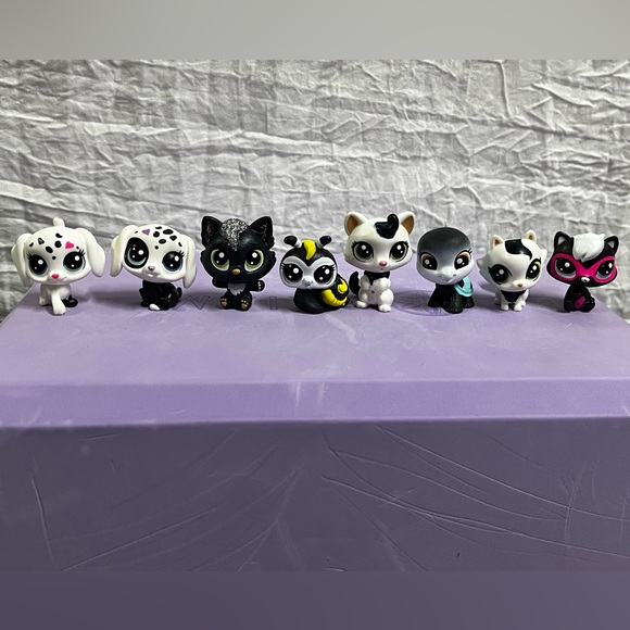 LPS Black & White Pets - Lot of 12 Pets, 15 Mini Pets, + Accessories - Picture 4 of 7